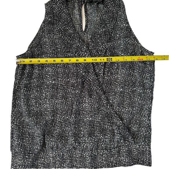 WHITE HOUSE BLACK MARKET SLEEVELESS Back KEYHOLE V-Neck Elastic Waist Size M - Picture 3 of 11